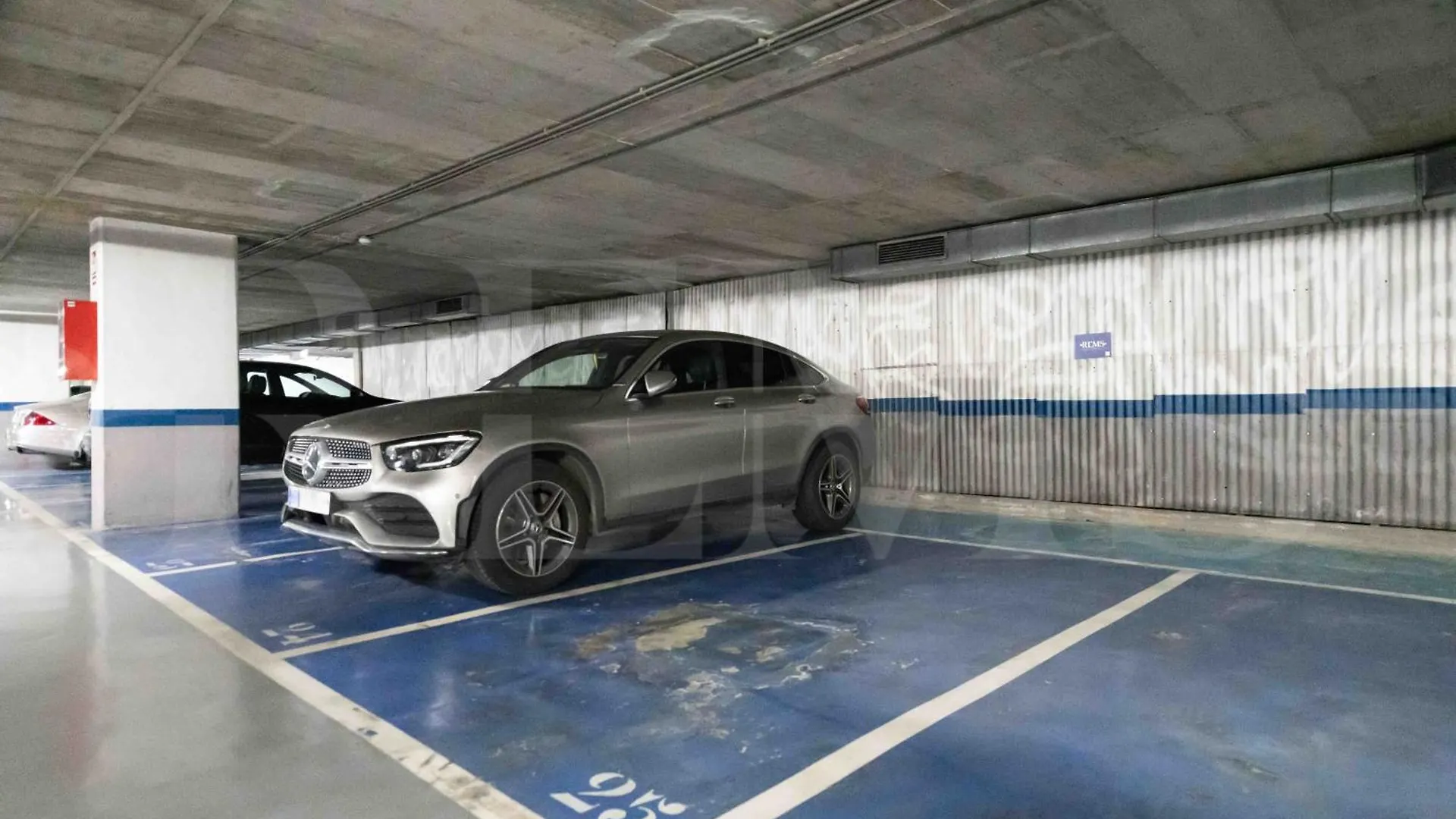 Luxurious Apartment In Center With Parking By Rems contacts